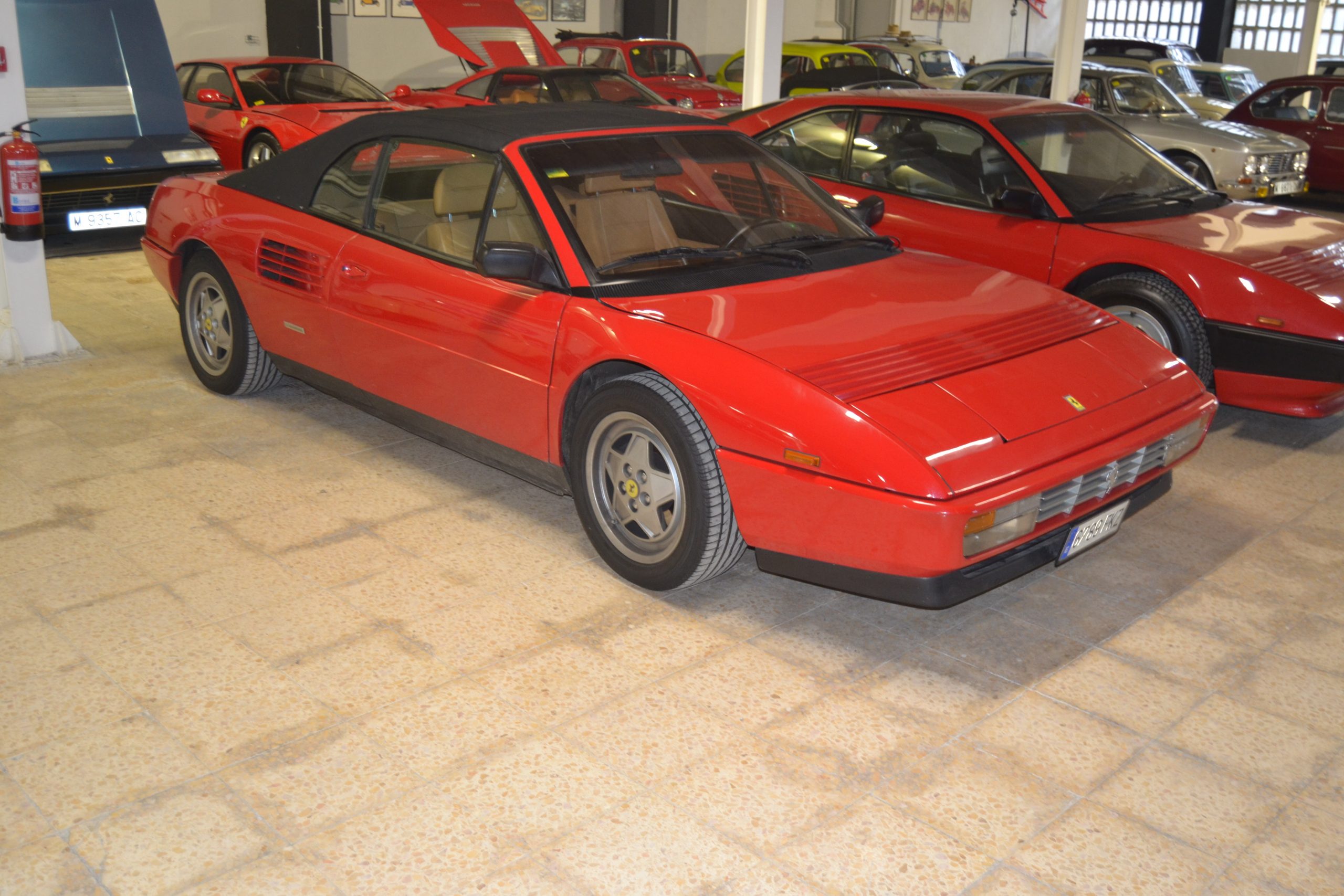 Ferrari Mondial T Cabrio, forma parte de nuestra colección privada de vehículos clásicos.