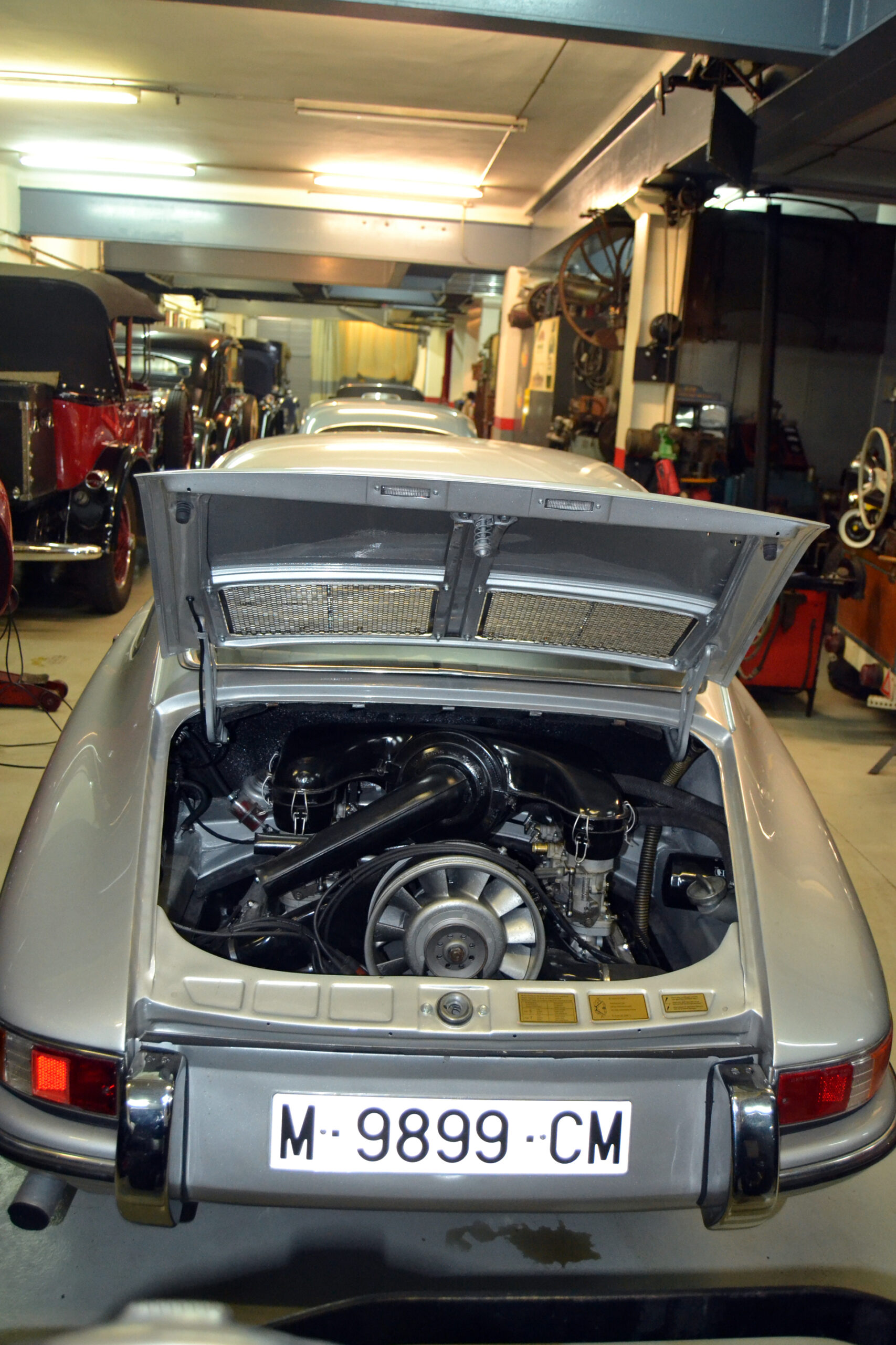 PORSCHE-911-SWB-1