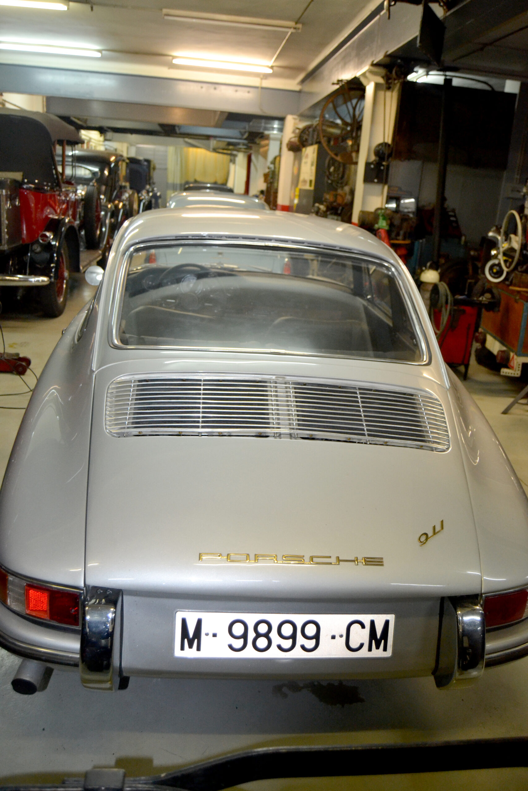 PORSCHE-911-SWB-2