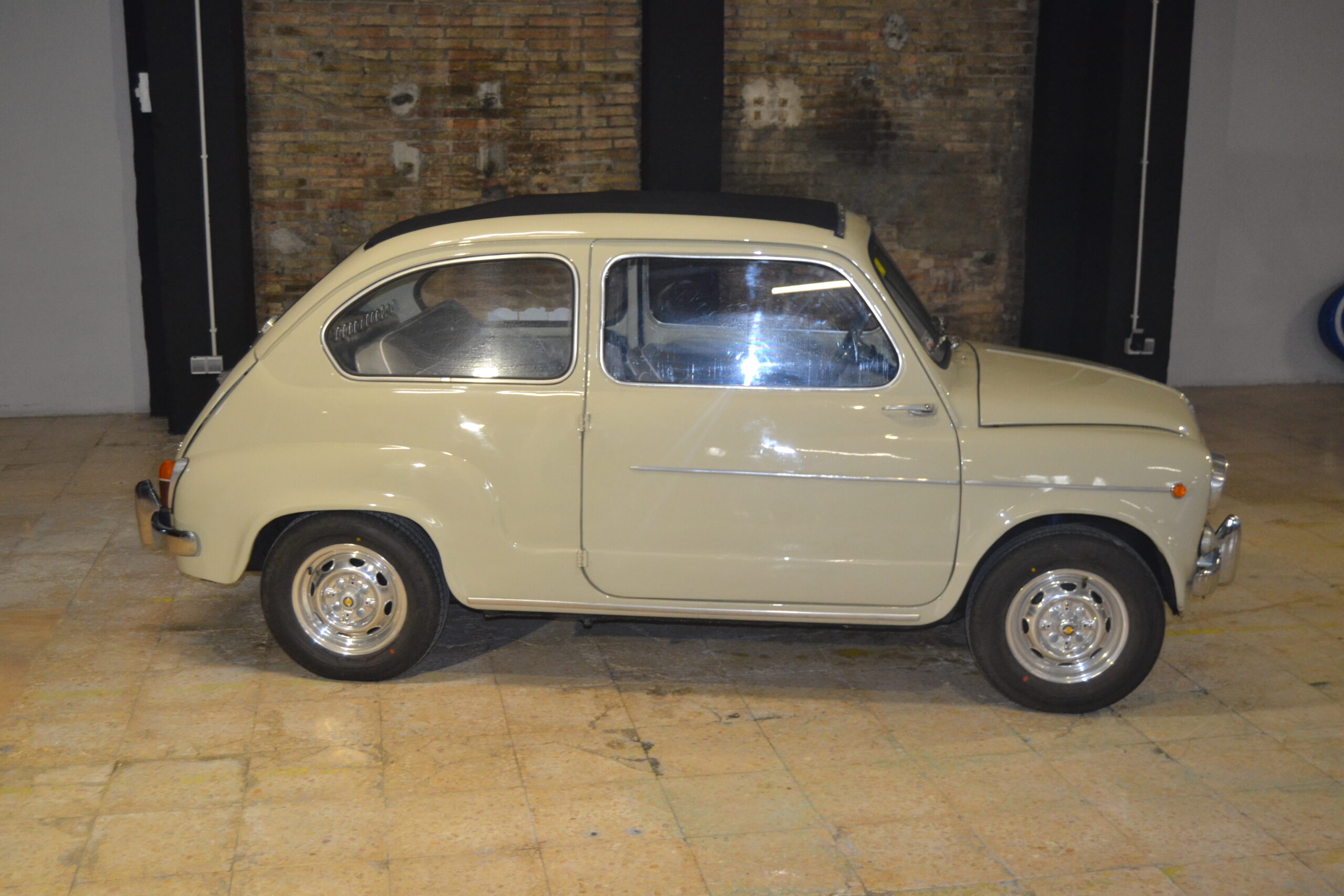 SEAT 600 D DESCAPOTABLE ORENSE 3