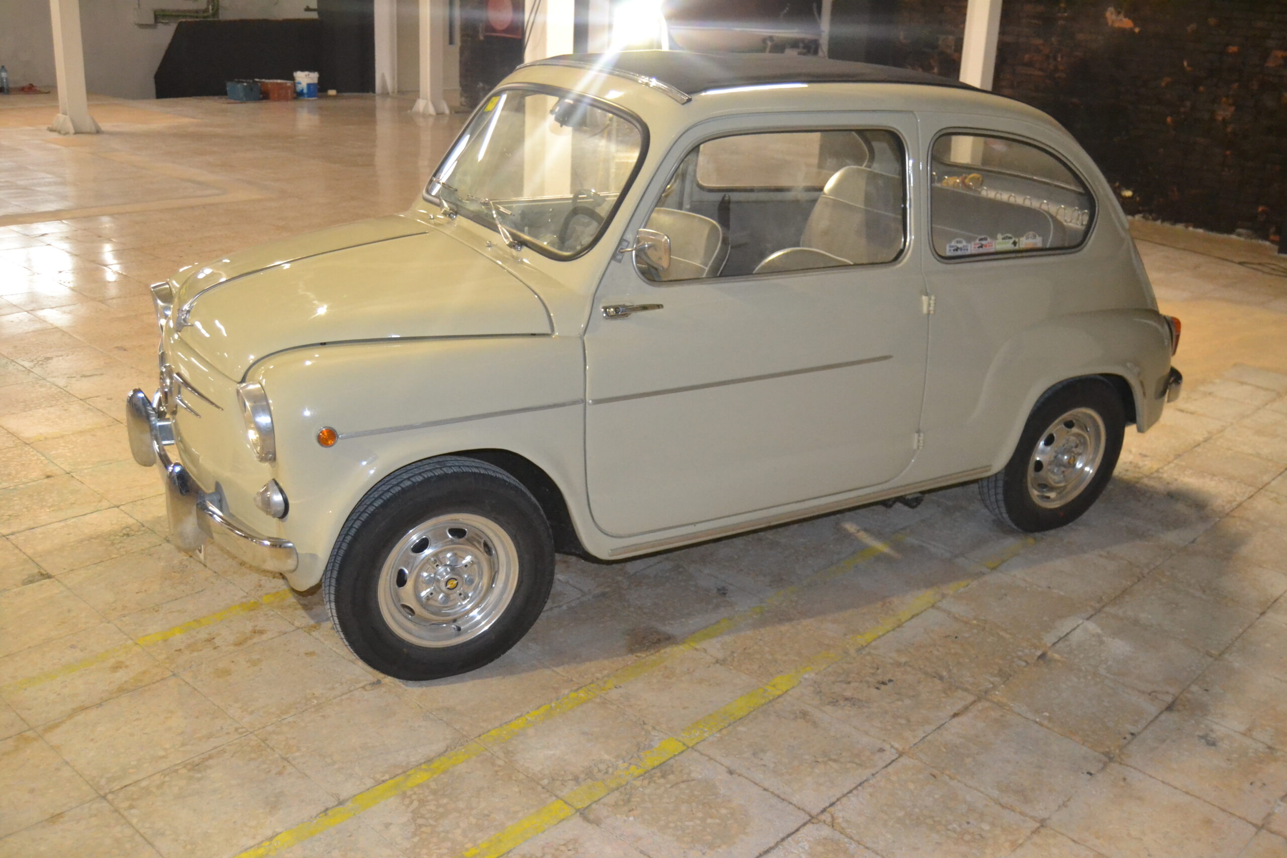 SEAT 600 D DESCAPOTABLE ORENSE 4